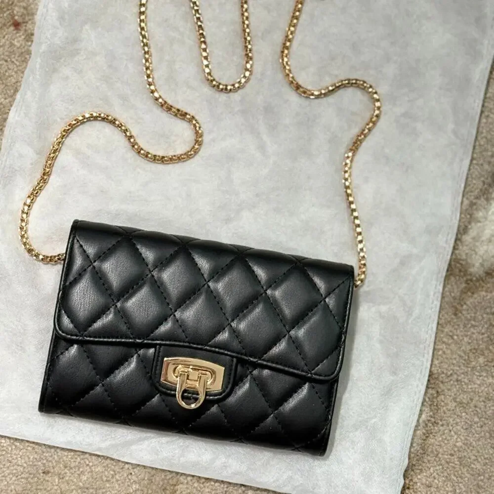 Stylish Small Quilted Crossbody Bag Compact Black Shoulder Bag for Women